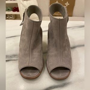 Paul Green Cayanne Peep Toe Booties Gray Suede Size 6.5